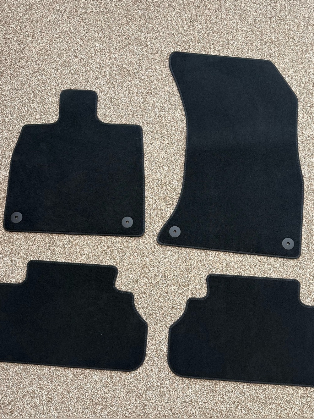 BRAND  NEW OEM Audi 2018 Q5 floor mats
